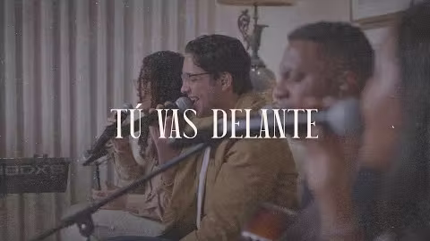 Tú vas delante